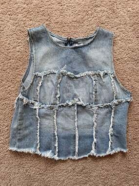 Forever 21 Women's Light Wash Frayed Patchwork Denim Cropped Tank Top